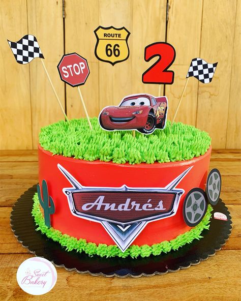 Pastel Rayo Mcqueen, Pastel Rectangular, Mcqueen 3, Mcqueen Cake, Cars Birthday Cake, Cars Cake, Cake Decorating For Beginners, Moana Birthday, Sweet Bakery