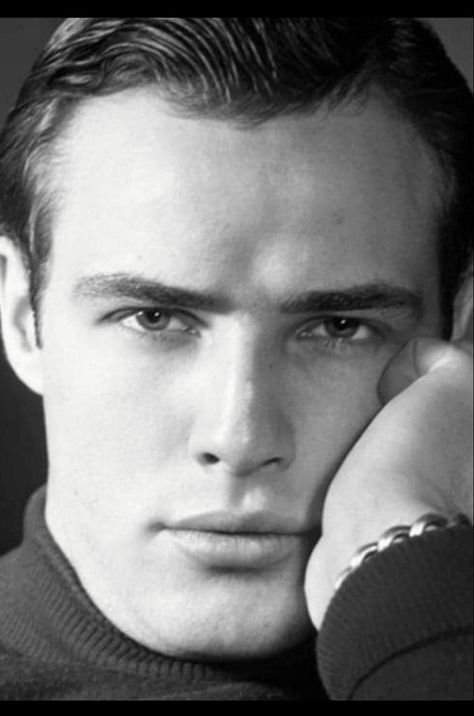 Marlon Brando Photoshoot, Old Hollywood Actors Men, Marlo Brando, Klasik Hollywood, Old Hollywood Actors, Bandanas Men, Classic Hollywood Glamour, Classic Cinema, Old Hollywood Movies