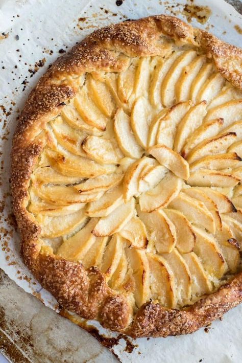 Rustic Apple Cream Cheese Galette Apple Pie Tarts, Rustic Pie, Fall Desserts Apple, Fall Dessert Recipes Easy, Apple Cream Cheese, Cream Cheese Pastry, Apple Cream, Apple Galette, Galette Recipe