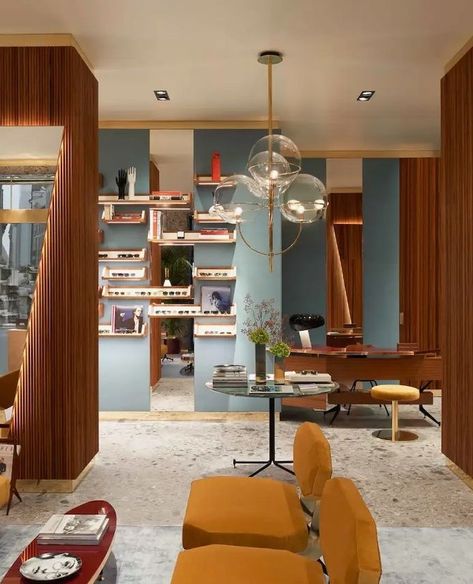 The Oliver Peoples boutique in Milan was designed by its Creative Director Giampiero Tagliaferri to evoke a contemporary fictional post-war Milanese apartment. The interior space combines the vintage charm of Milanese design with a Californian twist, creating a unique and timeless atmosphere. Click to see more. Post Modern Design, Mid Century Cabinets, Eichler Homes, Mid Century Home, Midcentury Design, Century Home, Modern Houses Interior, Urban Spaces, Mid Century Modern House