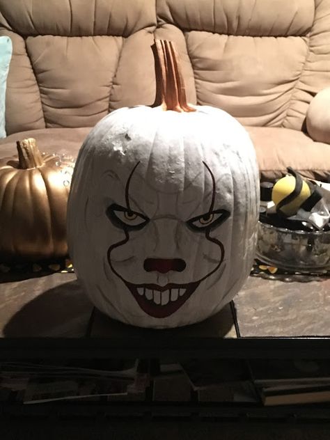 Pumpkin Ideas For Halloween Scary, Pumpkin Panting Ideas Scary, Small Pumpkin Painting Ideas Scary, Horror Painted Pumpkin, Horror Pumpkin Painting Ideas, Art The Clown Pumpkin, Freddy Krueger Pumpkin Painting, Tall Pumpkin Painting Ideas, Painted Pumpkin Ideas Scary