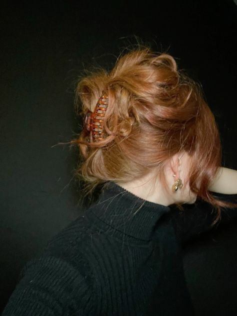 Ginger Updo Hairstyles, Prom Hairstyles Claw Clip, Hair Clipped Up, Red Hair Prom Hairstyles, Auburn Updo, Messy Hair Clip, Ginger Updo, Ginger Hair Styles, Hairstyles With Hair Clips