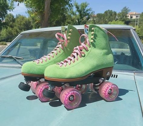 Roller Skate Aesthetic, Skates Aesthetic, Rio Roller, Skater Core, Skater Chick, Skate Vibes, Skate Aesthetic, Retro Roller Skates, Skating Aesthetic