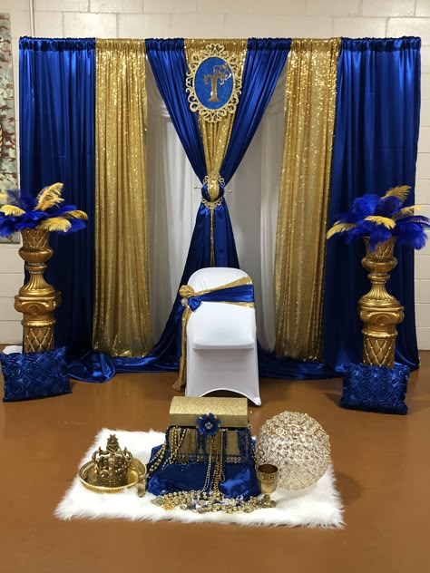 Royal Blue And Gold Backdrop, Blue And Gold Wedding, Blitz Design, Royal Theme, Baby Shower Dessert Table, Royal Baby Showers, Prince Baby Shower, Trendy Baby Shower Ideas, Baby Shower Desserts