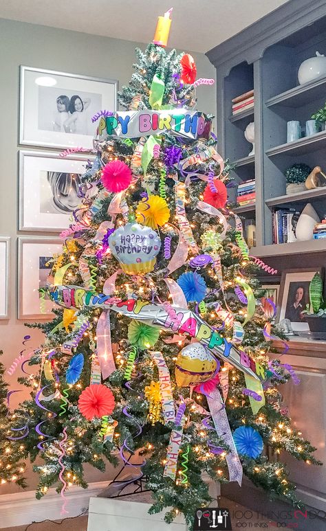 Birthday Theme Christmas Tree, Birthday At Christmas Time, Seasonal Tree Decorations, May Christmas Tree Ideas, Theme Trees Christmas, December Birthday Party Themes, Birthday Tree Decorations, Summer Tree Decorating Ideas, Birthday Tree Ideas