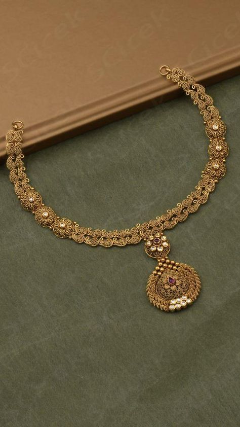 Gold filigree necklace with kundan florals Gold Filigree Necklace, Filigree Necklaces, Gold Necklace Set, Gold Filigree, Necklace Set, Gold Necklace, Floral, Gold