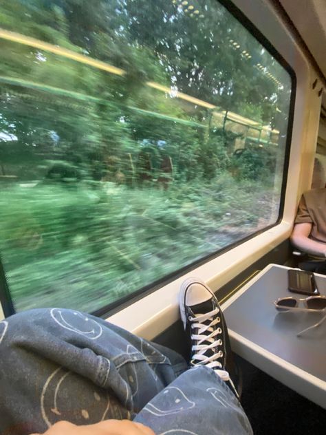 Train Aesthetic, Converse Aesthetic, Plane Photos, Aesthetic London, Aesthetic Space, Plane Travel, Train Pictures, London Life, Train Tracks