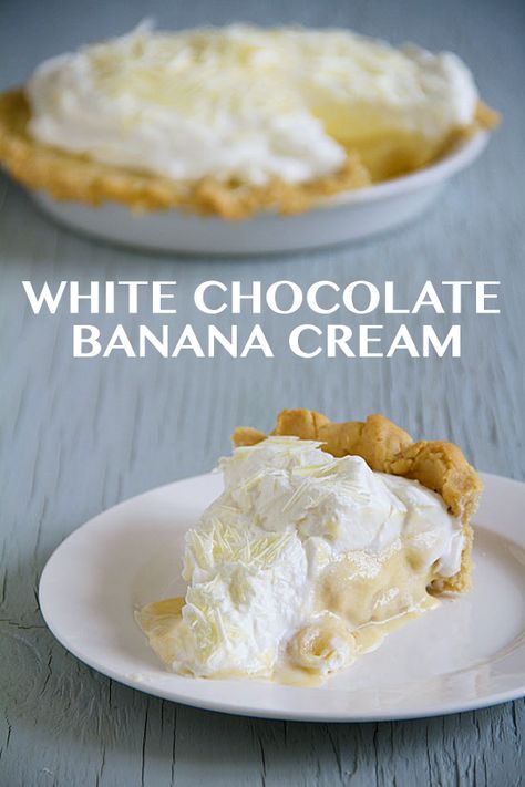 Chocolate Banana Cream Pie Recipe, White Chocolate Banana Pudding, Chocolate Banana Cream Pie, Banana Creme Pie, White Chocolate Banana, Banana Desserts, White Chocolate Shavings, Banana Pie, Sugar Cookie Crust