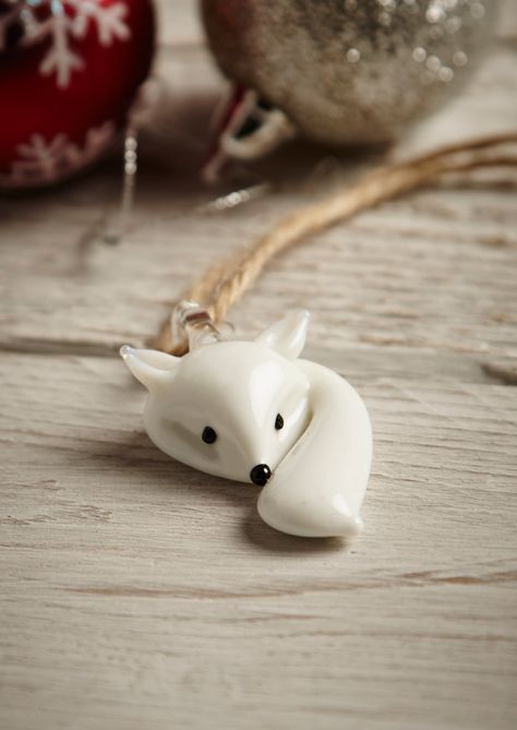 White Glass Fox Decoration. This super cute Christmas decoration features a white glass fox with bushy tail! This simple design would look lovely on your xma's Cute Christmas Decorations, Fimo Polymer Clay, Fox Decor, Polymer Clay Animals, Clay Animals, Cute Clay, Fimo Clay, Polymer Clay Charms, Polymer Clay Projects