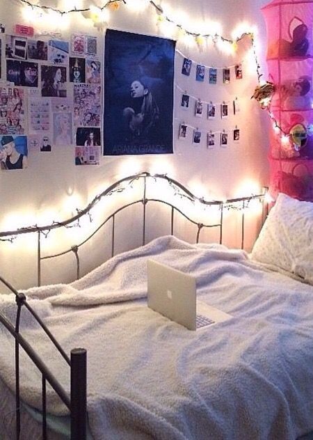 // Room Ideas Ariana Grande, Ariana Grande Bedroom Ideas, Ariana Grande Room Ideas, Ariana Grande Bedroom, Ariana Grande Room Decor, Ariana Grande Room, 2014 Bedroom, Artsy Bedroom, Tumblr Rooms