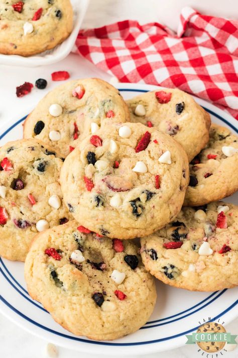 Blueberry Cookies With Cream Cheese, Red White Blue Cookie Bars, Blue Velvet Cookies And Cream Brownies, Red White And Blue Cookie Bars, Red White And Blue Chocolate Chip Cookie, Blueberries And Strawberries, Special Cookies, Cookie Cups Recipe, Blueberry Cookies