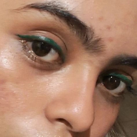 I'VE PUT AN EYELINER BY MYSELF SUCCESSFULLY #eyelineronpoint #navratri2024 Simple Green Eyeliner, Green Eyeliner Looks, Green Eyeliner, Simple Eyeliner, Eyeliner Looks, Simple Green, By Myself, Makeup Inspo, Eyeliner