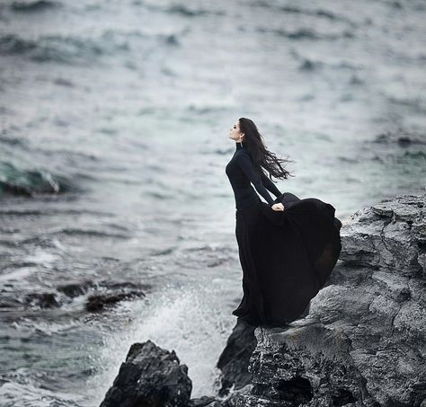 Ocean Witch, Witch Photoshoot, Drawing Elements, Romance Fiction, Fairytale Photography, Lake Photos, Fashion Art Photography, Romance Art, Sea Witch