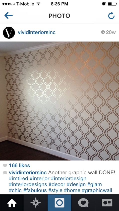 White and gold stenciled wall Wall Room Decor, Wall Murals Diy, Golden Wall, Moroccan Trellis, Wall Stencil, Home Improvements, Walls Room, Pattern Wall, Salon Decor