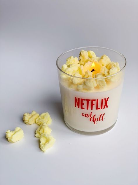 Spring Candle Ideas, Unique Candle Ideas, Netflix And, Lilin Aroma, Candle Making Recipes, Handmade Candles Diy, Diy Candles Homemade, Candle Obsession, Soya Mumu