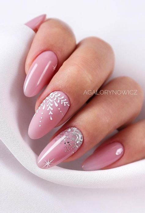 Almond Nails Art Designs, Pink Almond Nails, Almond Nail Art, Nails Art Designs, Maroon Nails, Diamond Dust, Gel Nail Colors, Makijaż Smokey Eye, Bride Nails