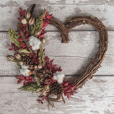 Christmas Heart Wreaths, Valentines Dried Wreath, Heart Shape Christmas Wreath, Heart Christmas Wreath, Valentines Dried Flowers, Christmas Diy Kit, Dried Wreath, Detective Aesthetic, Wicker Hearts