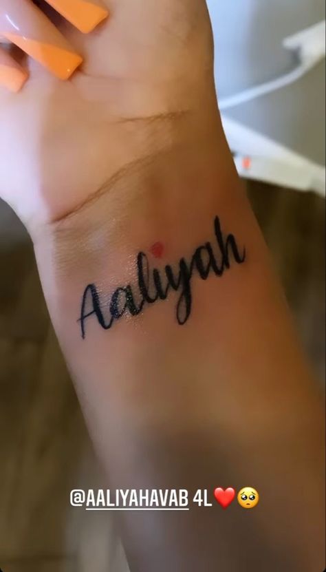 ˚୨୧⋆ @bella2angel Name Tattoos For Girls, Boyfriend Name Tattoos, Small Name Tattoo, Name Tattoos For Moms, Name Tattoos On Wrist, Girl Thigh Tattoos, Meaningful Tattoo Quotes, Hand Tattoos For Girls, Cute Hand Tattoos