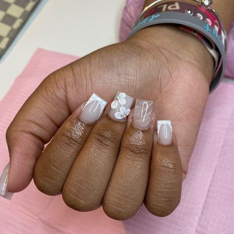 Glitter White French Tip Nails, White Short Acrylic Nails, Sweet 16 Nails, Sparkly Acrylic Nails, Future Nails, Overlay Nails, Season Nails, Gel Toe Nails, Pink Glitter Nails