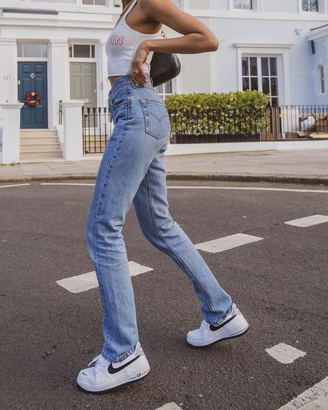 Rubi on Instagram: “just my fave combo @levis x @nike” White Levis Jeans Outfit, Levis Jeans Outfit, Levi Jeans Outfit, White Levis, Jeans Outfit, Mode Inspo, Mode Streetwear, Outfit Casual, Looks Vintage