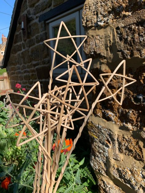 10 handmade willow star wands made using English Willow.  These star wands are made by me in my quirky Northamptonshire craft workshop where I teach willow weaving and craft classes. They are a perfect addition to your wedding table decorations, planters, teachers gifts, an eco-friendly party favour or simply to give to someone you think is a Star! Measurements are approximate and may vary by 10-15% as this is a natural material. Suitable for indoor and outdoor use. If you would prefer a different size or colour variation please contact me and I will make to order. Willow Star, Planter Decoration, Twig Crafts, Garden Fence Art, Craft Workshop, Backyard Birthday, Star Wand, Willow Weaving, Teachers Gifts