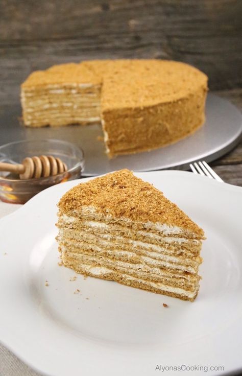 Honey Cake Recipe Easy, Russian Honey Cake, Honey Cake Recipe, Russian Desserts, Russian Cakes, Aesthetic Health, Tattoo Health, Sugar Free Cake, Decorações Com Comidas