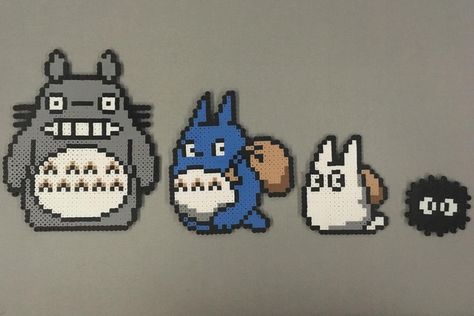 Crochet Mini Totoro, My Neighbor Totoro Perler Beads, Totoro Pearl Beads, My Neighbor Totoro Pixel Art, Perler Bead Studio Ghibli, Pixel Art Ghibli, Studio Ghibli Perler Beads, Totoro Perler Beads, Studio Ghibli Pixel Art