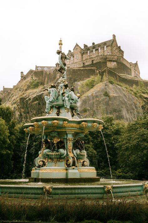 Edinburgh Aesthetic, Edinburgh Travel, Edinburgh Castle, Scenic Beauty, Edinburgh Scotland, Dark Academia Aesthetic, Academia Aesthetic, Travel Beauty, Magical Places