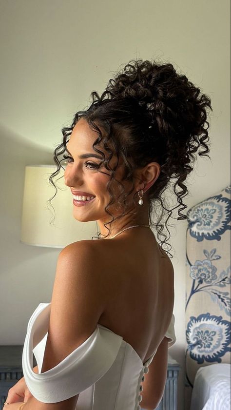 Curly Hair Beauty, Twist Ponytail, Curly Wedding Hair, Hairdos For Curly Hair, Wedding Hair Inspiration, Curly Hair Inspiration, Hairstyle Look, 짧은 머리, Sleek Ponytail