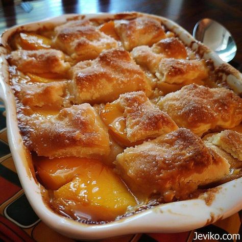 Triple Crust Peach Cobbler Peach Cobbler With Bottom Crust, Peach Cobbler With Puff Pastry Crust, Triple Crust Peach Cobbler, Double Crust Peach Cobbler, Cobbler Crust, Cobbler Recipes Easy, Garlic Bread Pizza, Parmesan Roasted Potatoes, Dump Cakes