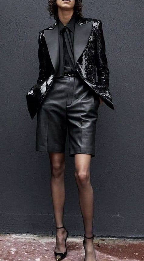 Saint Laurent Outfit Woman, Ysl Outfit, Bermuda Shorts Outfit, Leather Shorts Outfit, Winter Style Guide, Stella Tennant, Outfit Inspiration Women, Juergen Teller, Party Outfits For Women