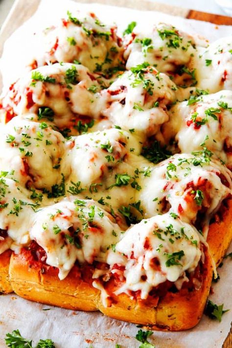 Food Cravings Dinner, Italian Meatball Sliders, Meatball Sliders Recipes, Gameday Food, Ham And Cheese Sliders, Hawaiian Roll Sliders, Cheesy Meatballs, Meatball Sliders, Italian Meatball