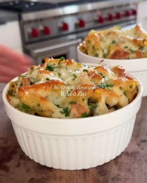 Eating Healthy on Instagram: "Which of these cozy recipes by @maxiskitchen would you love to try - 1 or 2? 💞 Full recipes and instructions for every video is in the comment section below and tag a friend who would love these! 👇🏼" Veg Casserole, Cozy Recipes, Painting Pumpkin, Favorite Pasta Recipes, Broccoli Bake, 2024 Recipes, Full Recipes, Chicken Recipes Video, Healthy Recipes For Diabetics