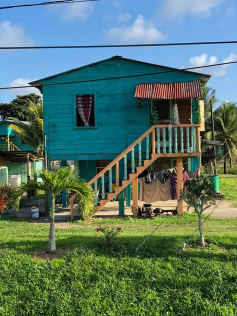 Belize Architecture, Belize Homes, Island House Tropical, Jamaican House, Caribbean House, Case Creole, Jamaica House, Tropical Homes, Family Compound