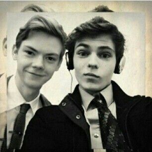 When your friend points out that Robbie Kay is adorable. But have you looked next to him? NEVER FORGET THOMAS BRODIE SANGSTER School Headphones, Robbie Kay, Brodie Sangster, Thomas Brodie, Thomas Brodie Sangster, The Vampire Diaries, The Vampire, Teen Wolf, Vampire Diaries