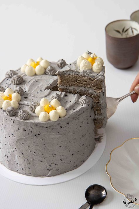 Sesame Cake Recipe, Black Sesame Cake, Black Sesame Dessert, Mascarpone Cream Recipe, Sesame Cake, Black Sesame Paste, Red Birthday Cakes, Sponge Cake Filling, Sesame Paste