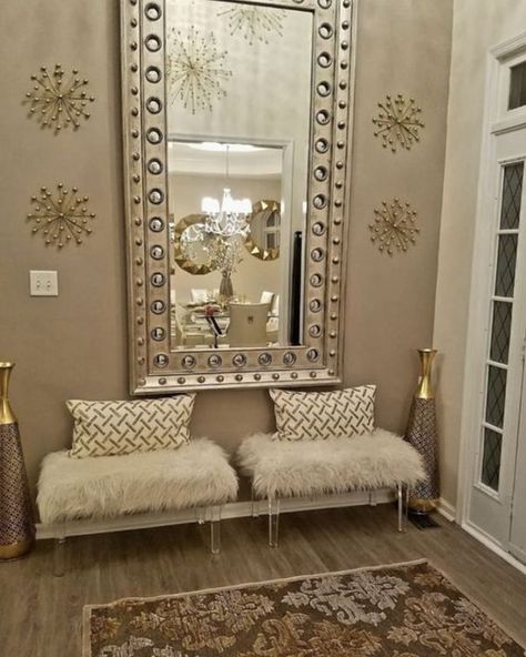 Home Decor | So Beautiful 💞 | Facebook White Gold Decor, Glam Living Room Decor, Sitting Areas, Elegant Living Room Decor, Homes Ideas, 2024 Ideas, Makeover Bedroom, Glam Living Room, Apartment Living Room Design