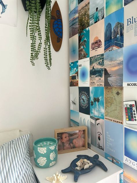 Blue Beachy Room Aesthetic, Beach Rooms Ideas, Beach’s Room Decor, Room Ideas Bedroom Beach, Room Decor Ideas Beachy, Beach Dorm Decor, Costal Grandma Dorm Room, Clean Beach Room Aesthetic, Beach Dorm Room Aesthetic