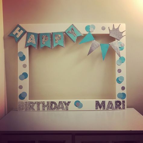 DIY photo frame. Board was precut from Michaels. Party Photo Frame Ideas, Birthday Photo Frame Diy, Selfie Board Frame Ideas, Party Photo Frame Diy, Diy Photo Frames For Parties, Diy Birthday Frame, Diy Photo Booth Frame, Selfie Photo Frame, Birthday Picture Frame