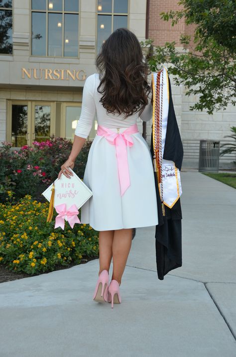 Nicu Nurse Graduation Pictures, Np Graduation Pictures, Pregnant Graduation Pictures, Nursing Pics, Lpn Graduation, Nursing Photos, Nursing Photography, Pharmacy School Graduation, Nurse Practitioner Graduation