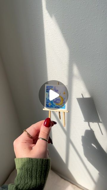 ☆ kenzie ☆ on Instagram: "mini easel diy ˖✨˚✧．
#diyinspo #craftinspo" Easel Diy, Diy Easel, Mini Easel, Crafts To Do, On Instagram, Instagram, Art