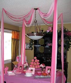 New way to hang streamers Tulle Birthday Decorations, Party Streamer Ideas, Streamer Ideas, Streamer Decorations, Tulle Decorations, 22 Birthday, Party Streamers, Festa Party, Barbie Birthday