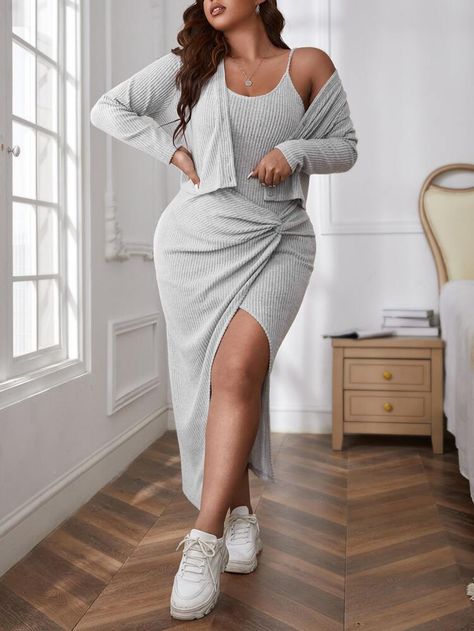 Plus Open Front Jacket & Twist Split Thigh Cami Dress | SHEIN USA Curvy Pregnancy Fashion, Maternity Outfits Summer, Styles Plus Size, Summer Pregnancy Outfits, Maternity Two Piece, Maternity Styles, Maternity Clothes Summer, Fashion Maternity, Pregnancy Fashion