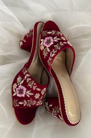 Heels For Bride Indian, Bridal Wedding Shoes Heels, Bridal Sandals Heels Pakistani, Bridal Footwear Indian Heels, Bridal Heels Indian Weddings, Heels For Saree, Footwear For Saree, Bridal Sandals Heels Indian, Bridal Footwear Indian