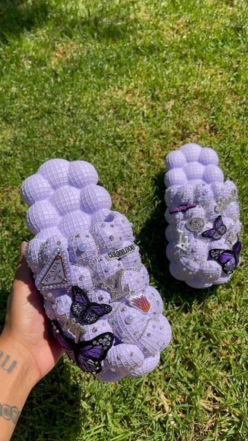 ✨KASSIE LEEANN✨ shared a post on Instagram: "Probably my favorite ones so far😍😍💜 @leeannkustoms ✨DM FOR ANY INQUIRIES✨ #leeannkustoms #bubbleslides #customshoes #custom #blingcrocs". Follow their account to see 124 posts. Bubble Crocs, Shoe Customization, Bubble Shoes, Bubble Slippers, Croc Decorations, Bedazzled Shoes Diy, African American Braided Hairstyles, Strawberry Soda, Bedazzled Shoes