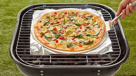 Pizza On Charcoal Grill, Smoked Pizza, Best Bbq Recipes, Dairy Free Pizza, Cheese Alternatives, Veggie Pizza, Grilled Pizza, Dairy Free Cheese, Vegan Sauces