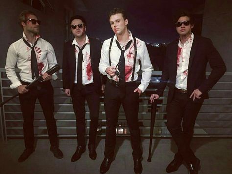 Matt Pauling, Mitchy Collins, Ashton Irwin, and Calum Hood. Aka eh, eh, HOOTTTTTTTTT, AND HOTTTTTTTTTTT Ashton Irwin 5sos Calum Hood 5sos <<< lol Ashton Irwin Halloween, 5sos Halloween, Bonnie Und Clyde, Summer Halloween, 5sos Wallpaper, 5sos Memes, Calum Thomas Hood, Ashton Irwin, Five Seconds Of Summer