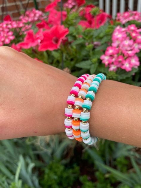 Make Clay Beads, Colorful Bead Bracelets, Clay Bead Necklace, Beaded Braclets, Friendship Bracelet Patterns Easy, Preppy Bracelets, Homemade Bracelets, Clay Bead Bracelet, Preppy Jewelry