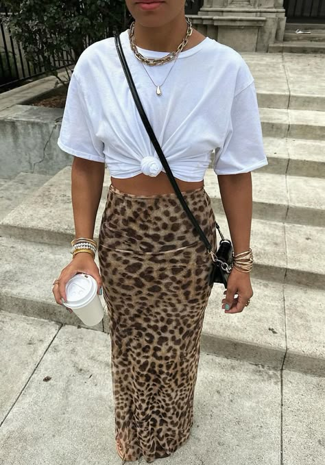 Printed Skirt Outfit, City Break Outfit, Outfits Primavera, Looks Pinterest, Mode Zara, Outfit Primavera, Chique Outfits, Rock Outfit, Leopard Print Skirt