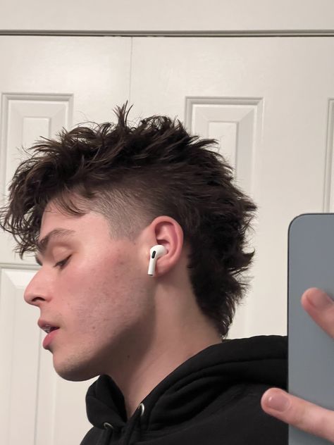 Modern Mullet Haircut Straight Hair, Modern Mohawk Men, Short Punk Hair Men, Messy Mullet, Ftm Haircut, Modern Mohawk, Queer Haircut, Modern Mullet Haircut, Mullet Haircuts